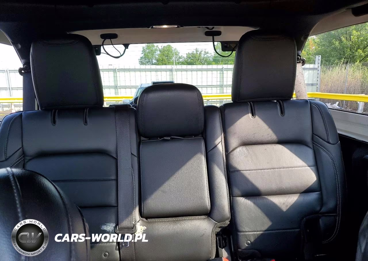 2018 Jeep Wrangler Unlimited Sahara VIN:1C4HJXEN3JW302393 - 10