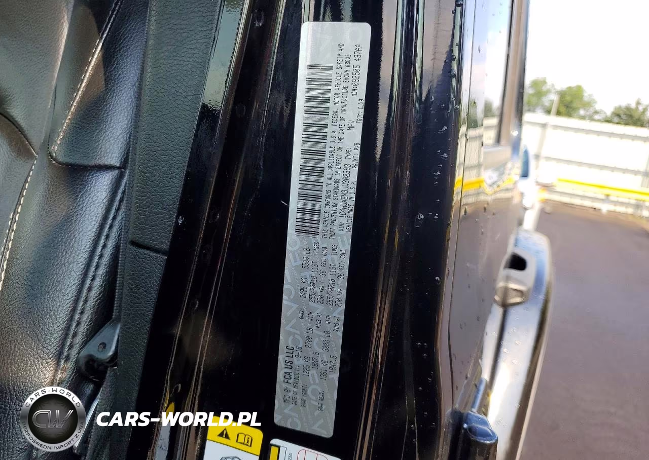 2018 Jeep Wrangler Unlimited Sahara VIN:1C4HJXEN3JW302393 - 13