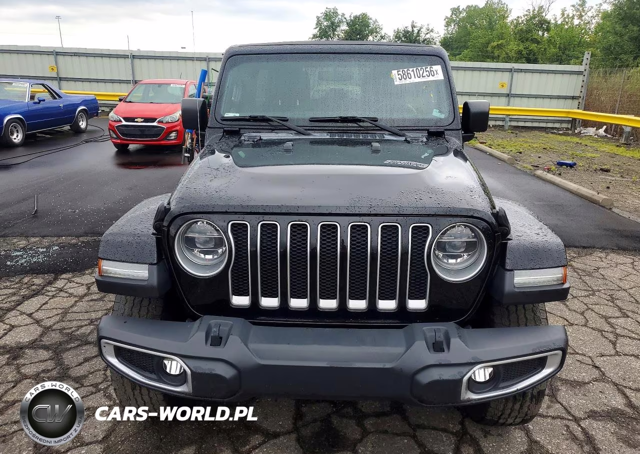 2018 Jeep Wrangler Unlimited Sahara VIN:1C4HJXEN3JW302393 - 5