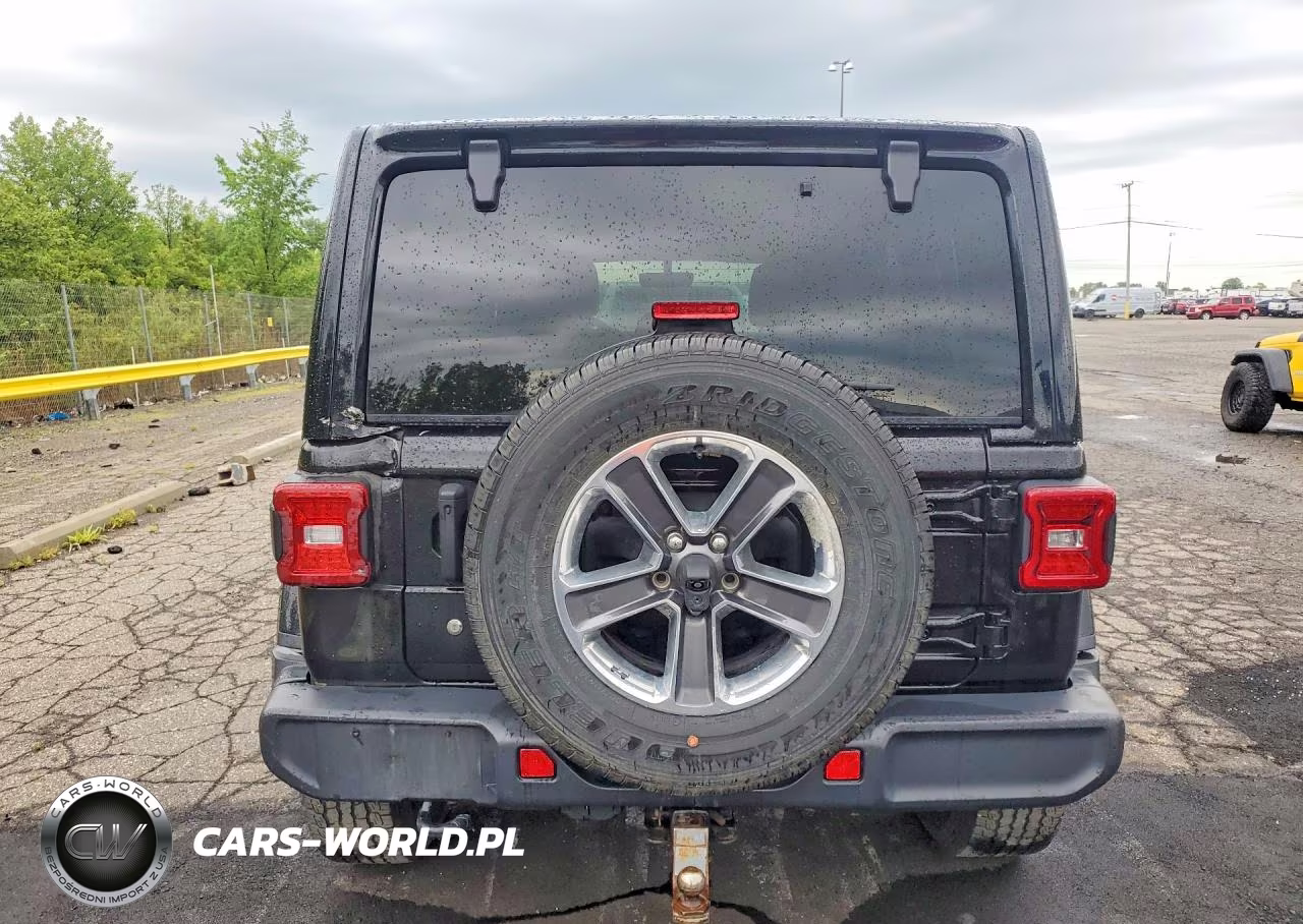 2018 Jeep Wrangler Unlimited Sahara VIN:1C4HJXEN3JW302393 - 6