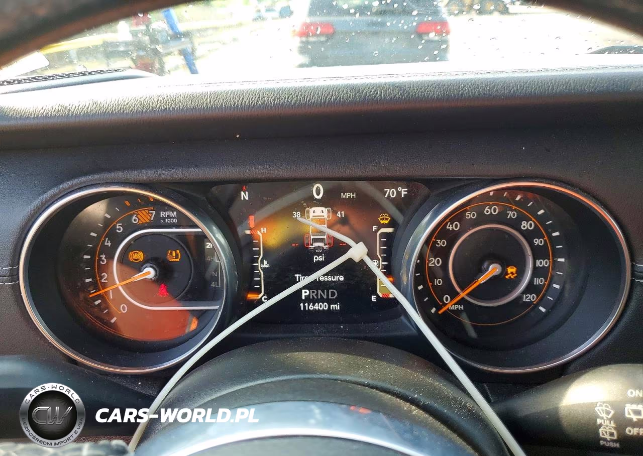 2018 Jeep Wrangler Unlimited Sahara VIN:1C4HJXEN3JW302393 - 9