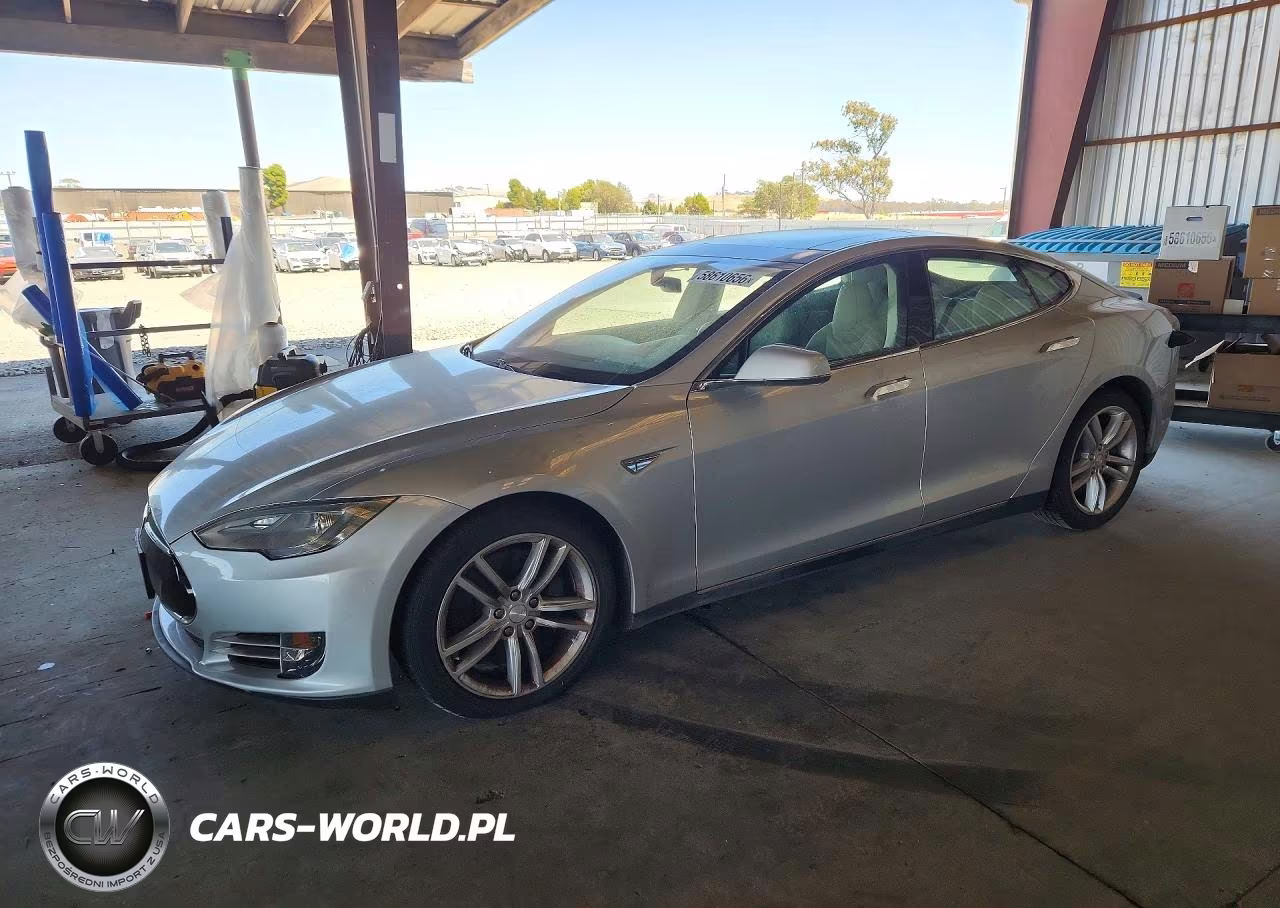 2013 Tesla Model S – zdjęcie 1 z 12
