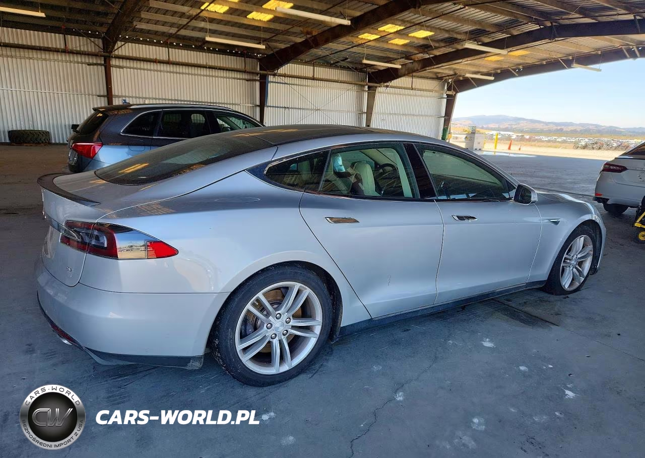 2013 Tesla Model S VIN:5YJSA1CN8DFP13772 - 3