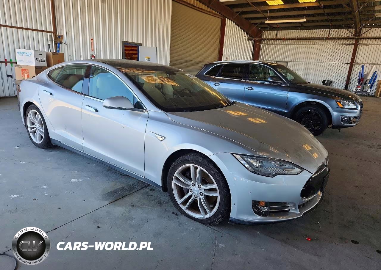 2013 Tesla Model S VIN:5YJSA1CN8DFP13772 - 4