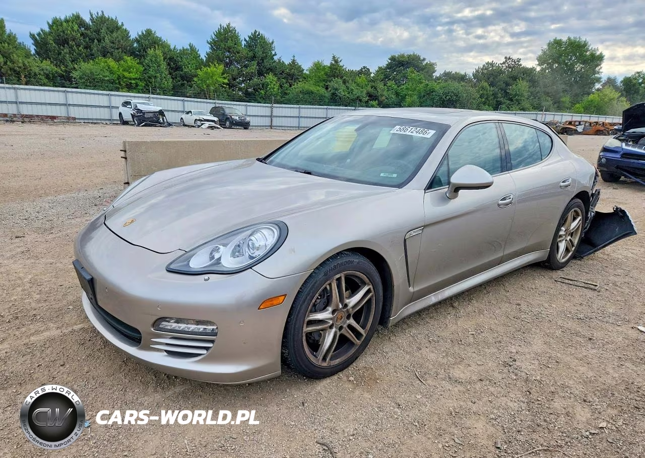 2013 Porsche Panamera 2-4