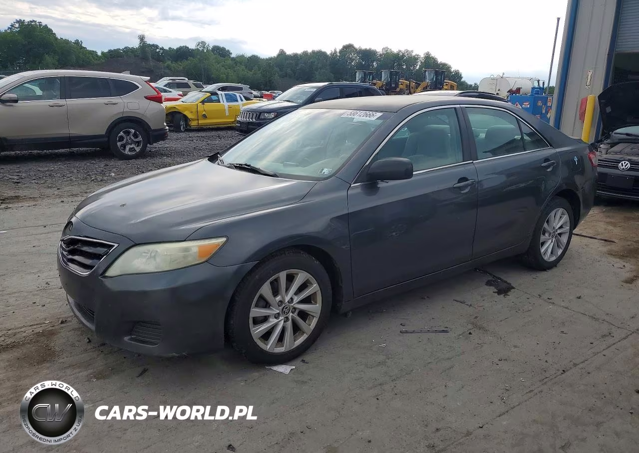 2010 Toyota Camry Le – zdjęcie 1 z 12