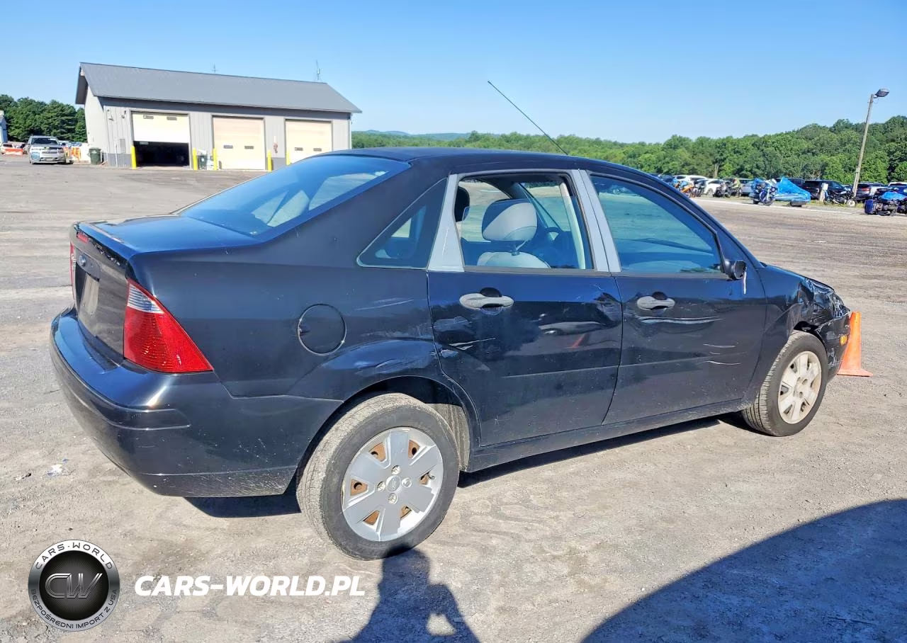 2007 Ford Focus Zx4 VIN:1FAHP34N97W307671 - 3