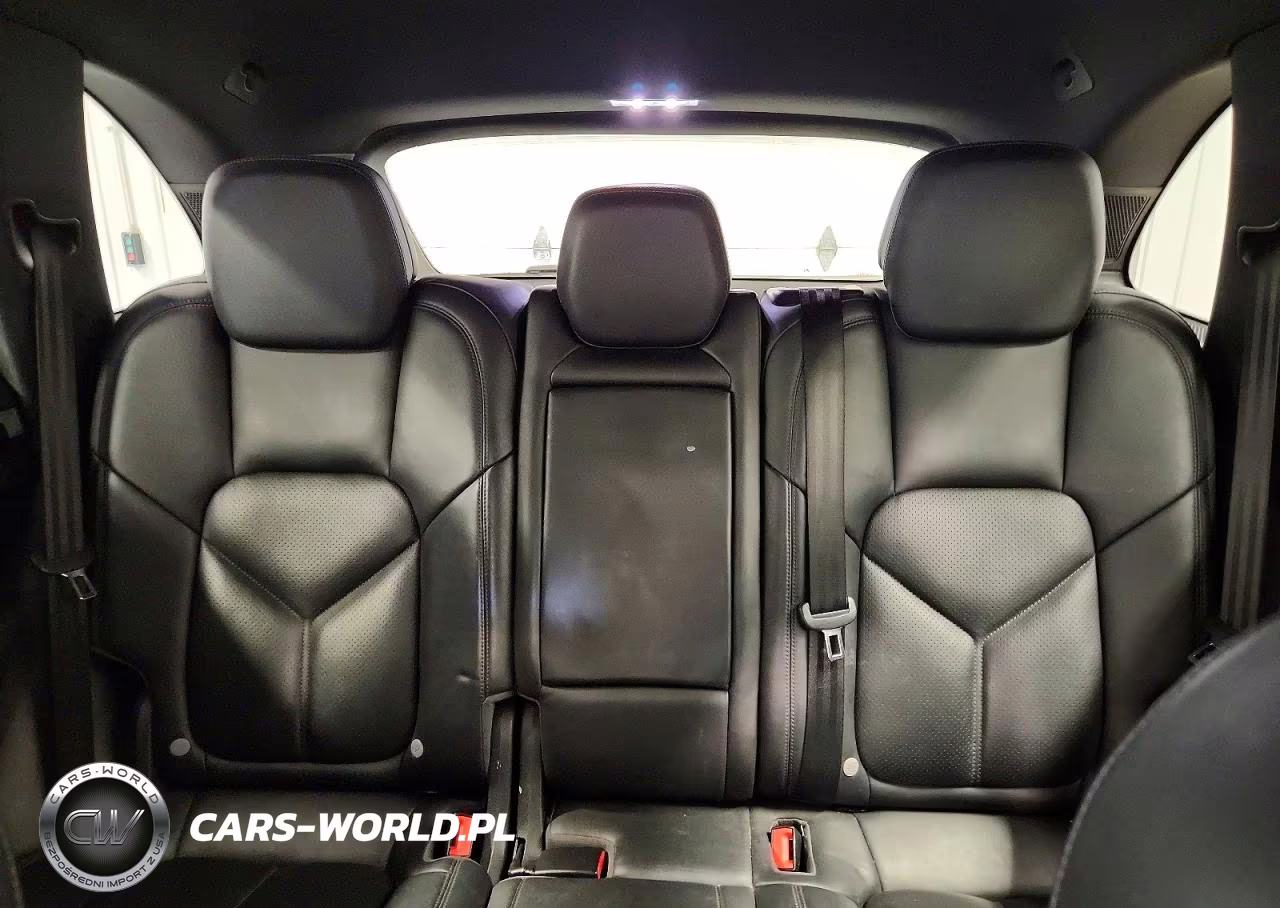 2016 Porsche Cayenne VIN:WP1AA2A25GKA11537 - 10