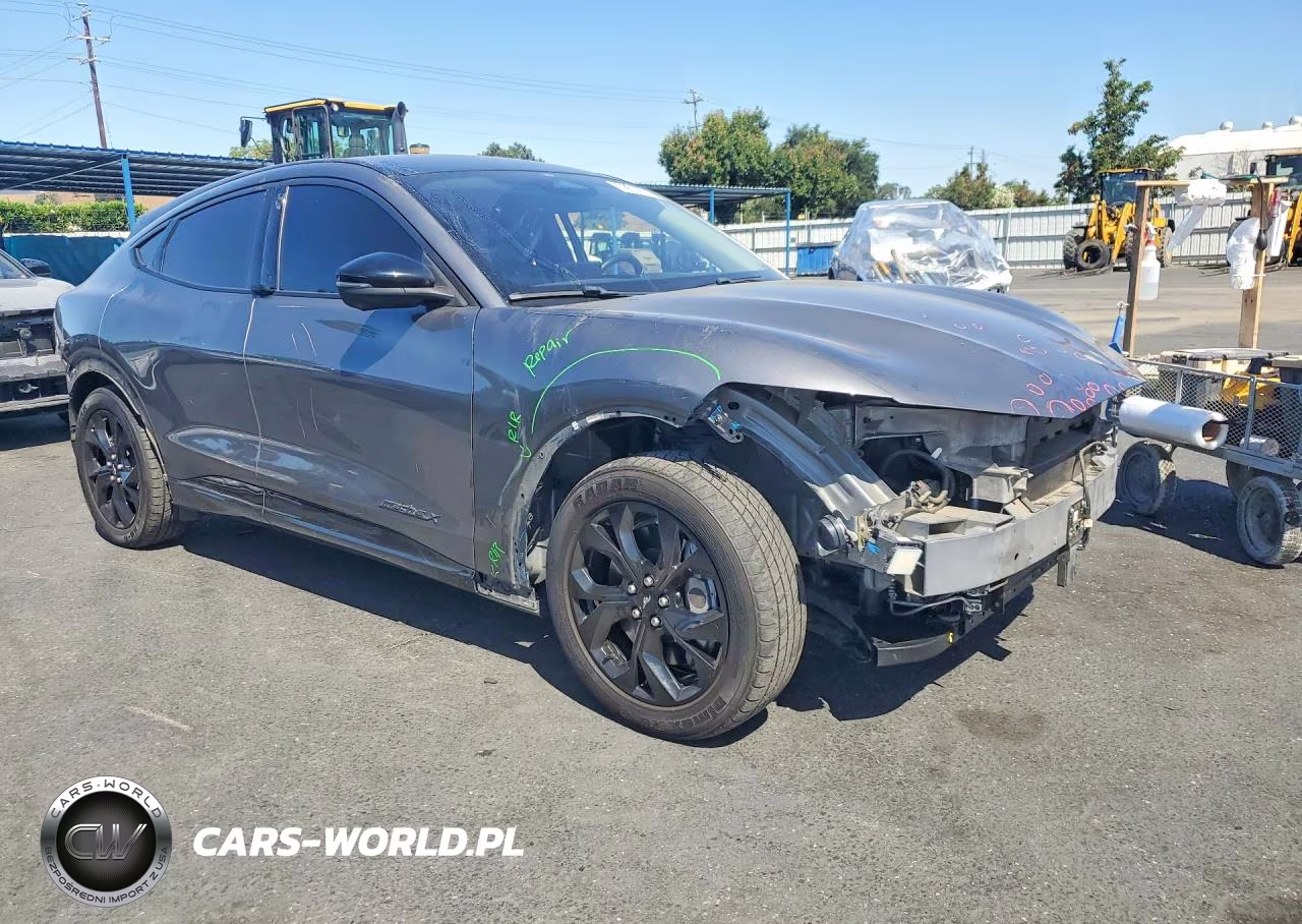 2023 Ford Mustang Mach-E Premium VIN:3FMTK3R72PMA27518 - 4