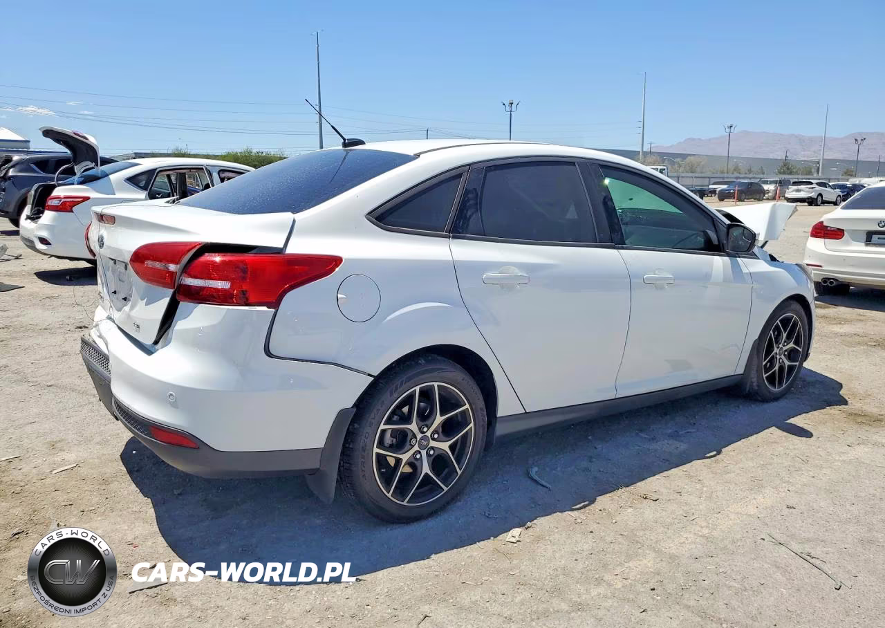 2018 Ford Focus Sel VIN:1FADP3H20JL322888 - 3