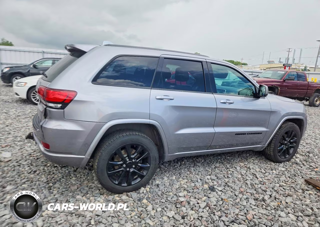 2017 Jeep Grand Cherokee Laredo VIN:1C4RJFAG0HC767067 - 3