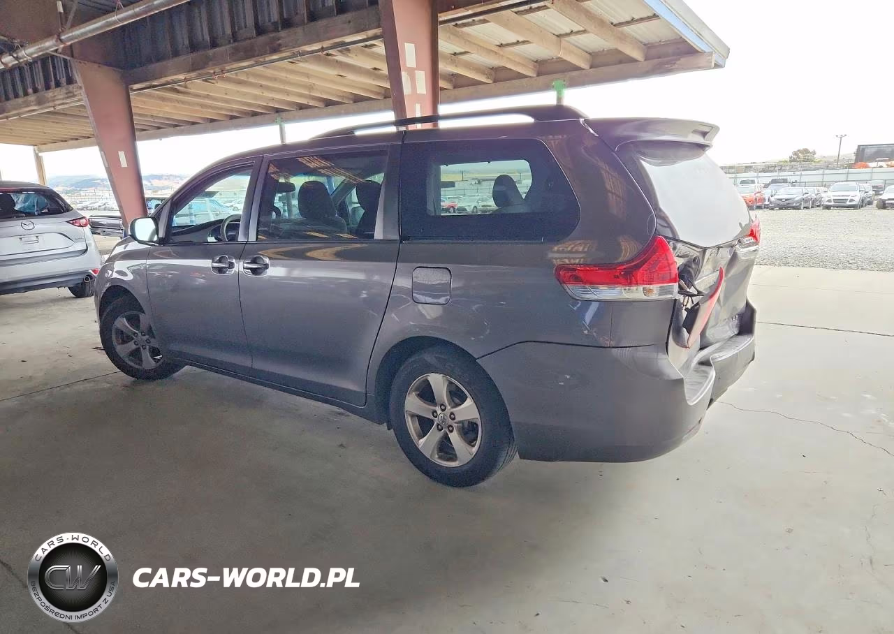 2011 Toyota Sienna Le VIN:5TDKK3DC6BS033710 - 2
