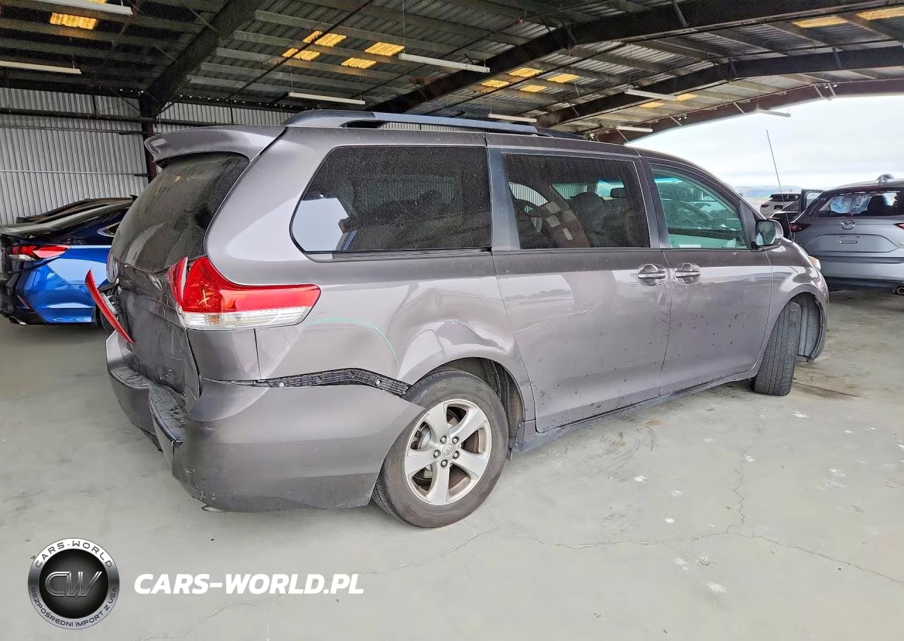 2011 Toyota Sienna Le VIN:5TDKK3DC6BS033710 - 3