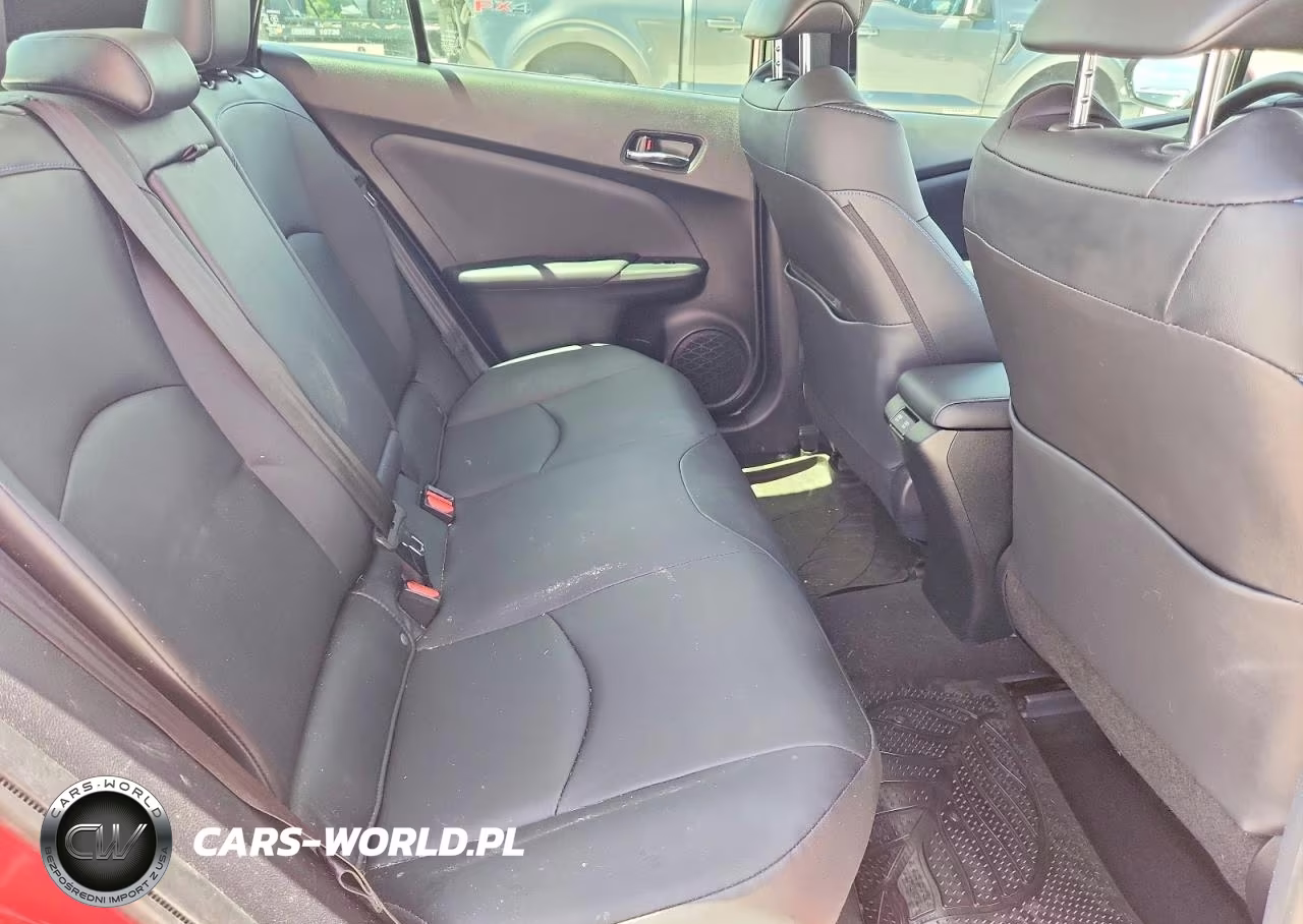 2020 Toyota Prius Limited VIN:JTDKARFU2L3105257 - 10