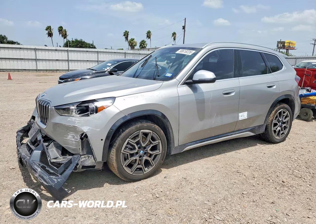 2023 BMW X1 xDrive28I – zdjęcie 1 z 12
