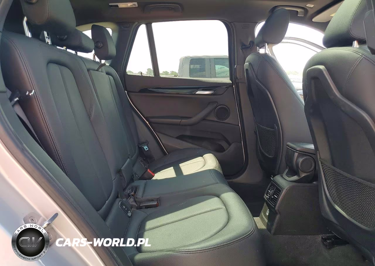 2018 BMW X1 xDrive28I VIN:WBXHT3C36J5L24529 - 11