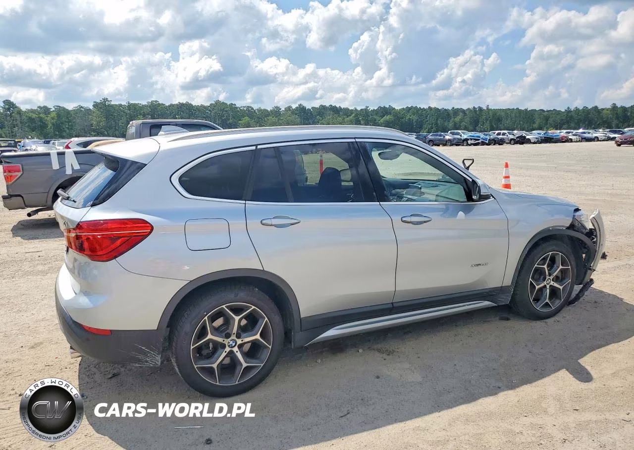 2018 BMW X1 xDrive28I VIN:WBXHT3C36J5L24529 - 3