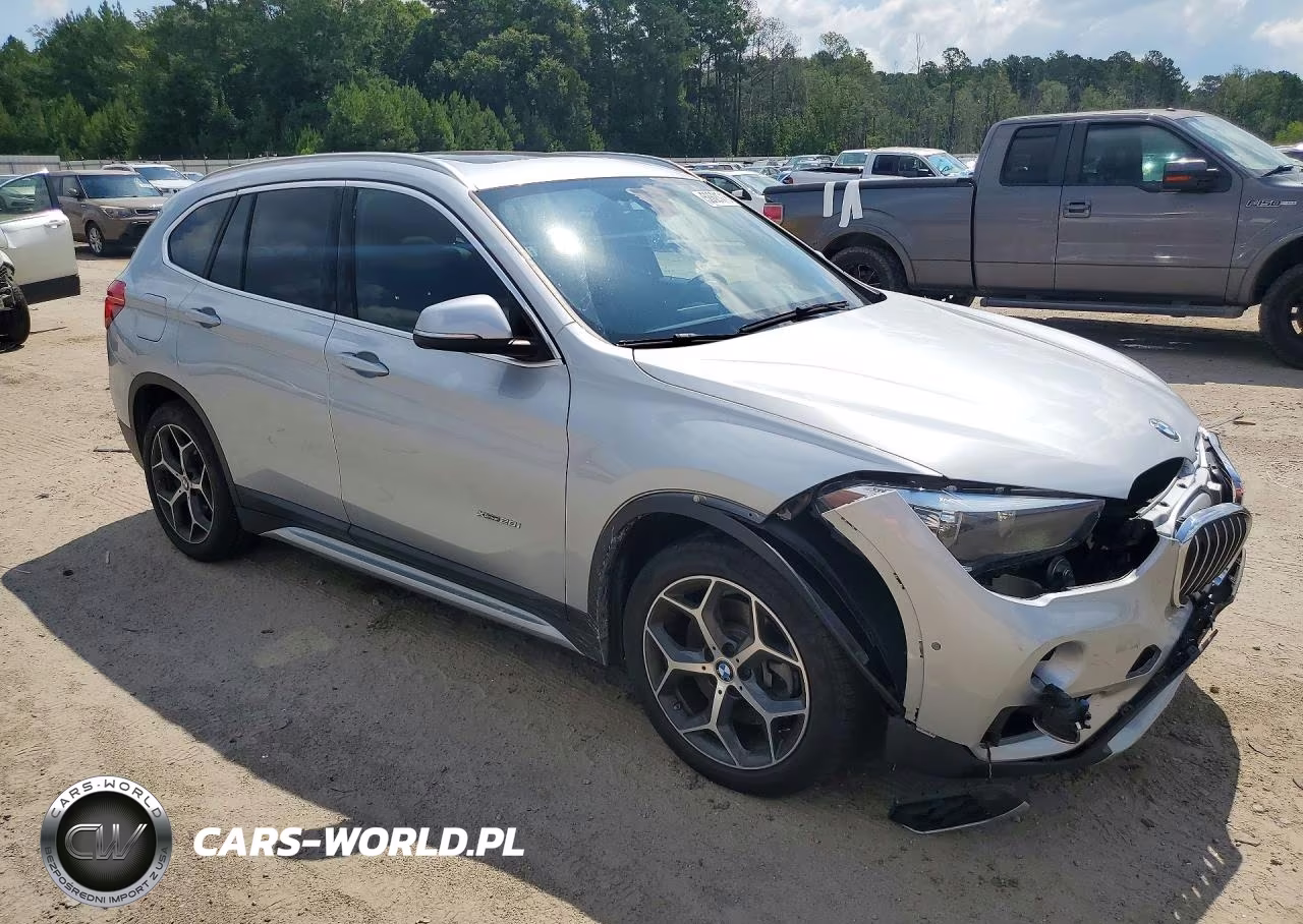 2018 BMW X1 xDrive28I VIN:WBXHT3C36J5L24529 - 4