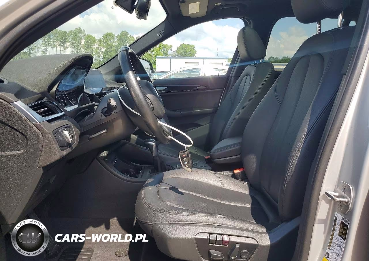 2018 BMW X1 xDrive28I VIN:WBXHT3C36J5L24529 - 7