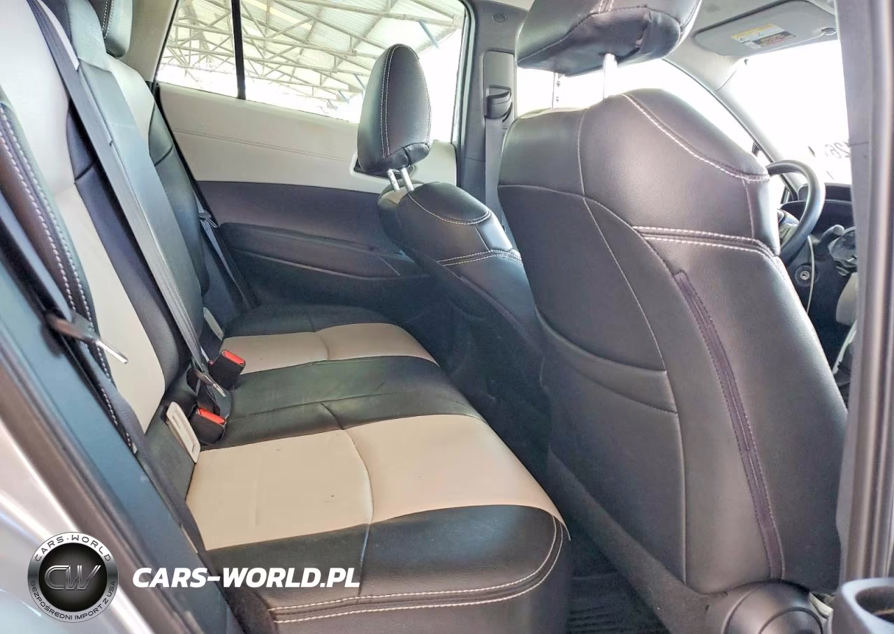 2022 Toyota Corolla Cross L VIN:7MUAAAAG9NV021104 - 10