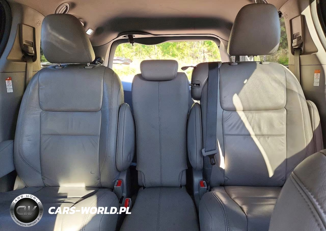 2018 Toyota Sienna Xle 8-Passenger VIN:5TDYZ3DC8JS943671 - 10