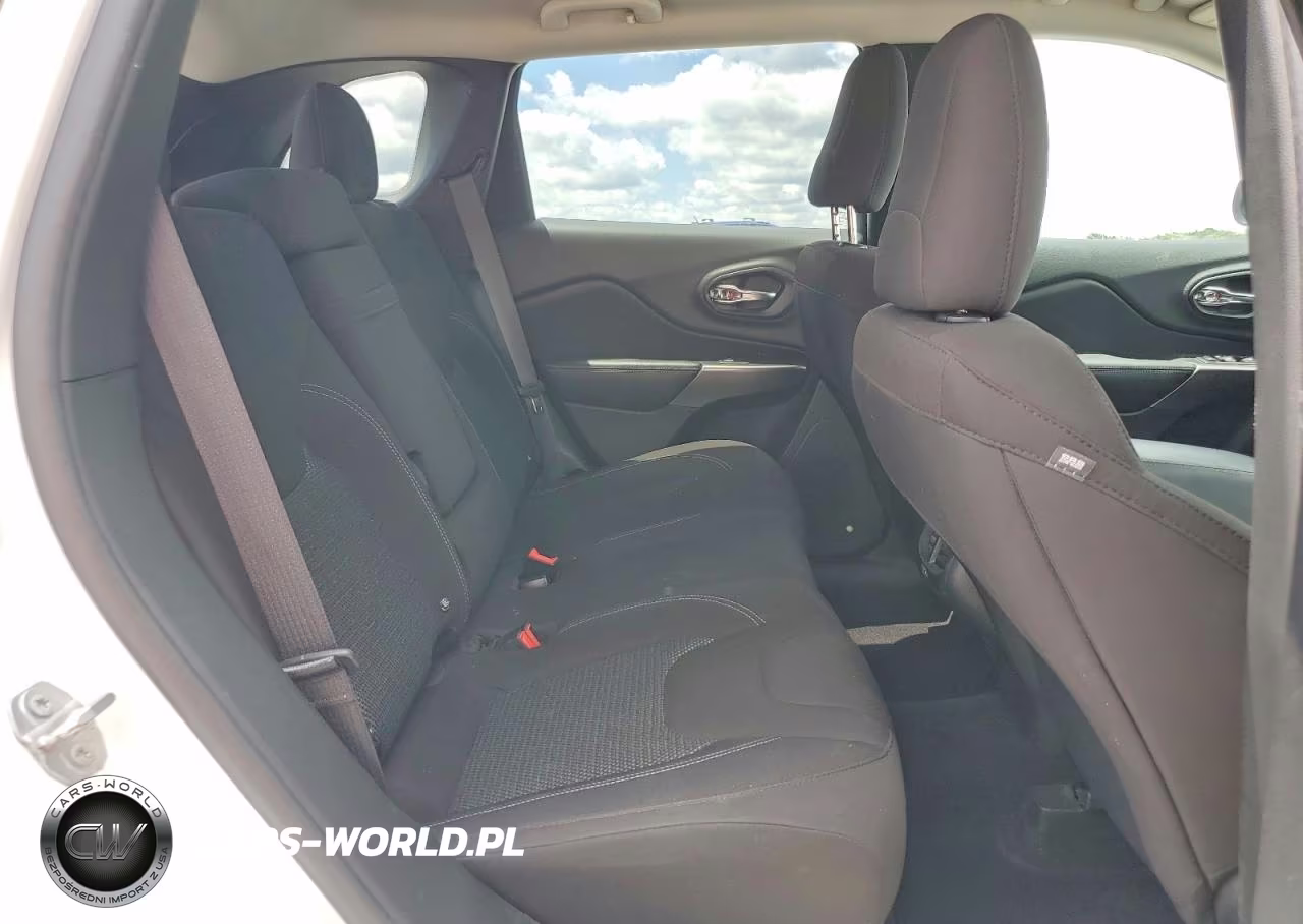 2019 Jeep Cherokee Latitude VIN:1C4PJLCX6KD109841 - 11