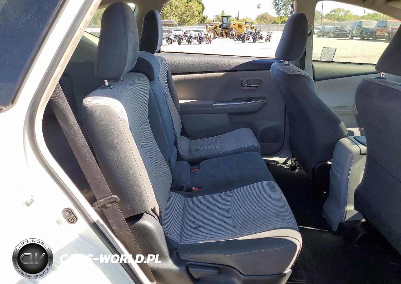 2015 Toyota Prius V Three VIN:JTDZN3EU4FJ040445 - 10