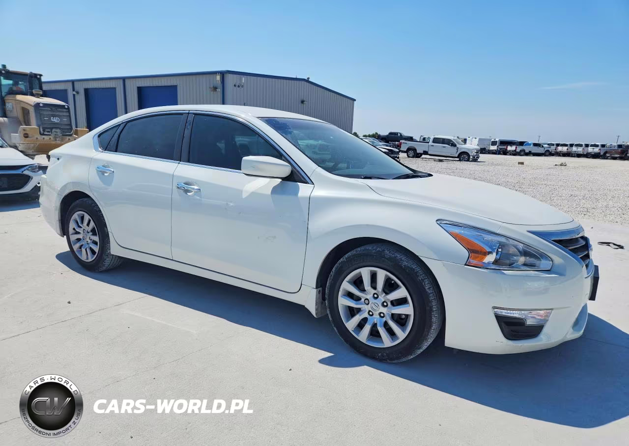 2015 Nissan Altima 2.5 S VIN:1N4AL3AP5FN346748 - 4