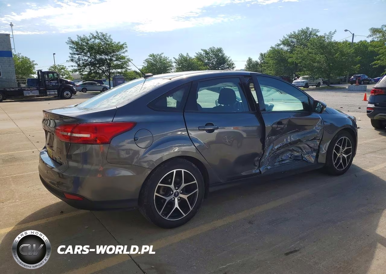 2018 Ford Focus Sel VIN:1FADP3H26JL258128 - 3