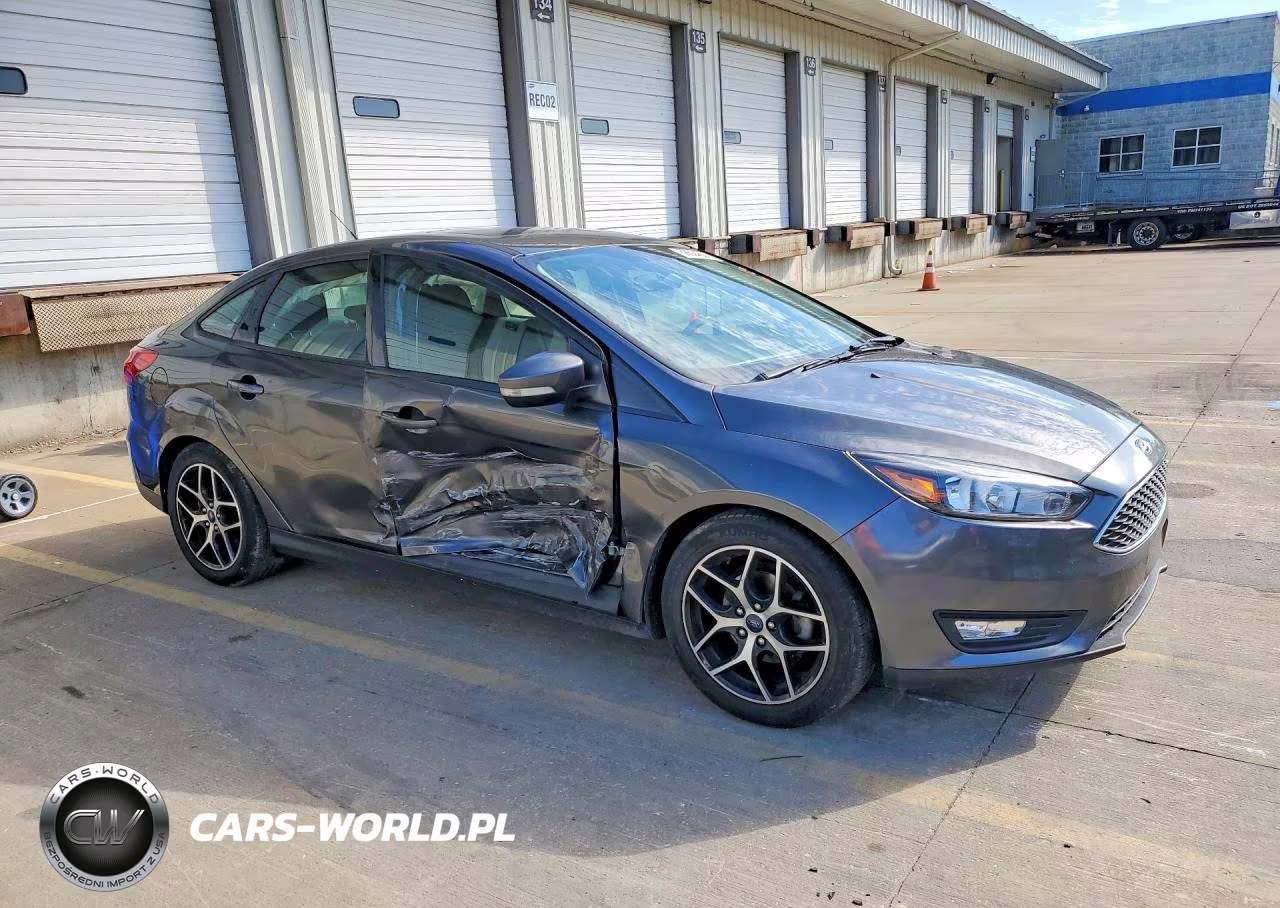 2018 Ford Focus Sel VIN:1FADP3H26JL258128 - 4