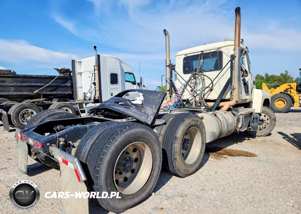2023 Mack Pinnacle Semi Truck VIN:1M1PN4GY1PM011983 - 4