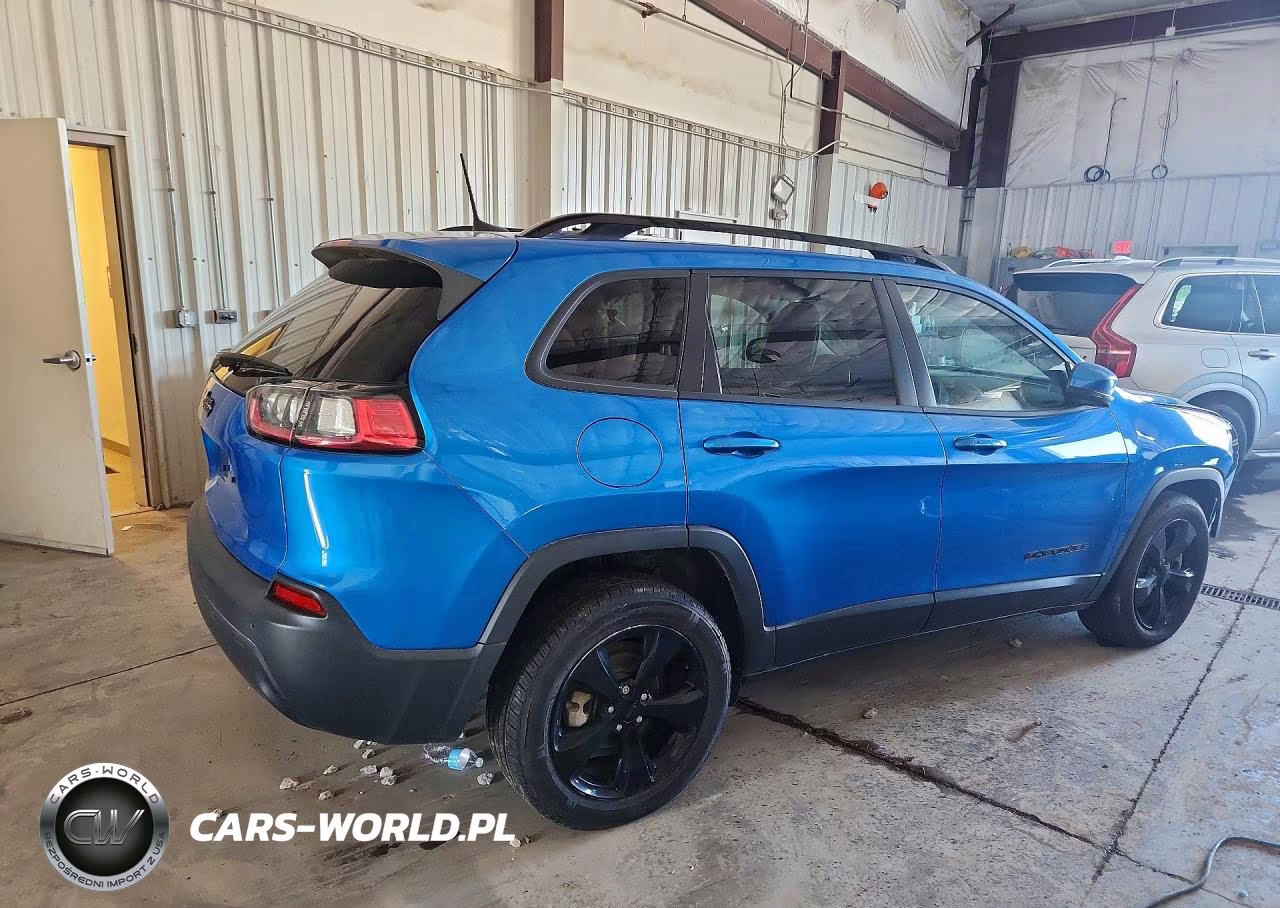 2020 Jeep Cherokee Latitude Plus VIN:1C4PJLLB1LD610660 - 3