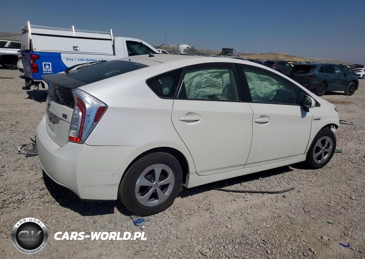 2013 Toyota Prius Two VIN:JTDKN3DU7D5641700 - 3