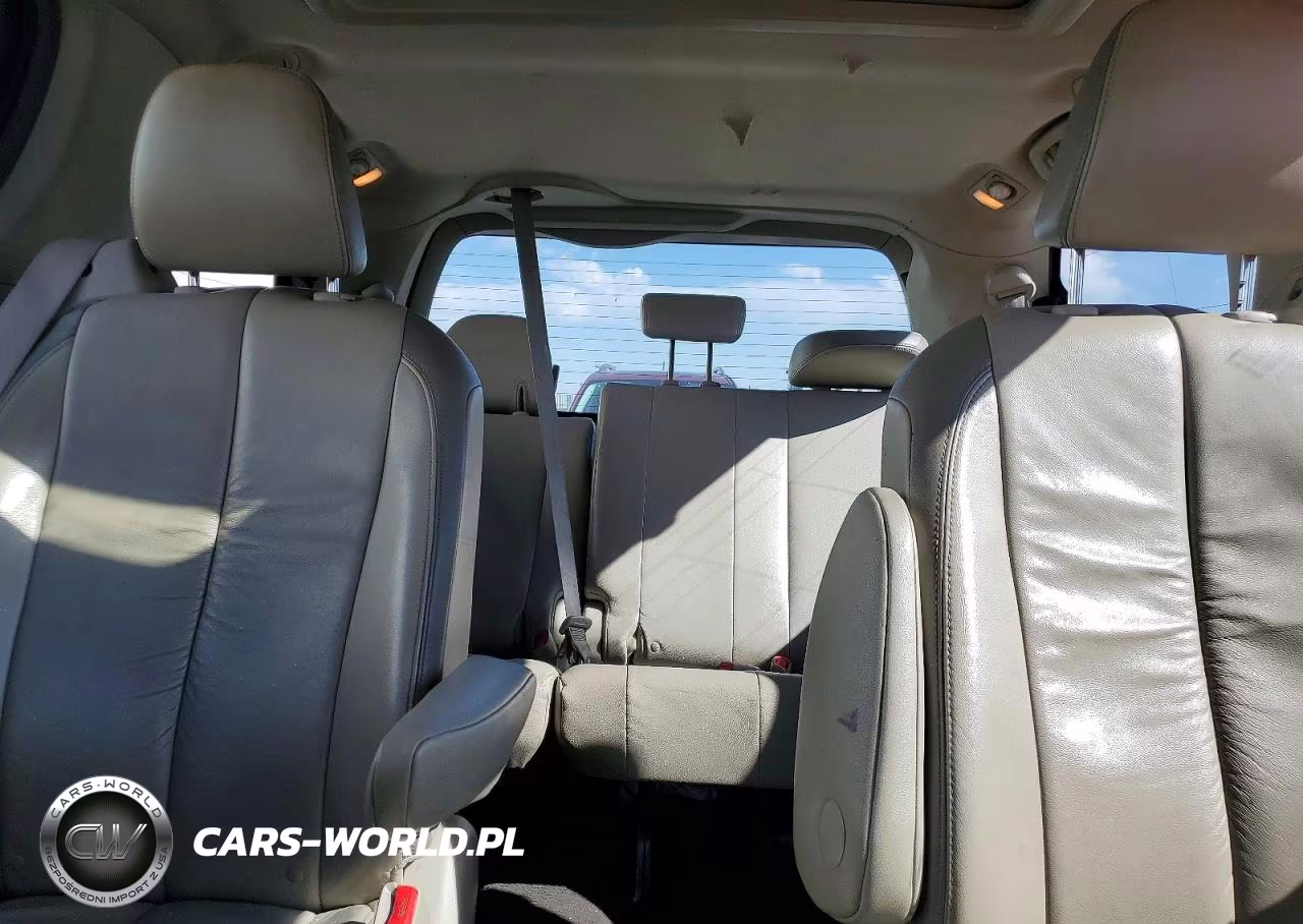 2011 Toyota Sienna Limited 7-Passenger VIN:5TDYK3DC2BS007566 - 10