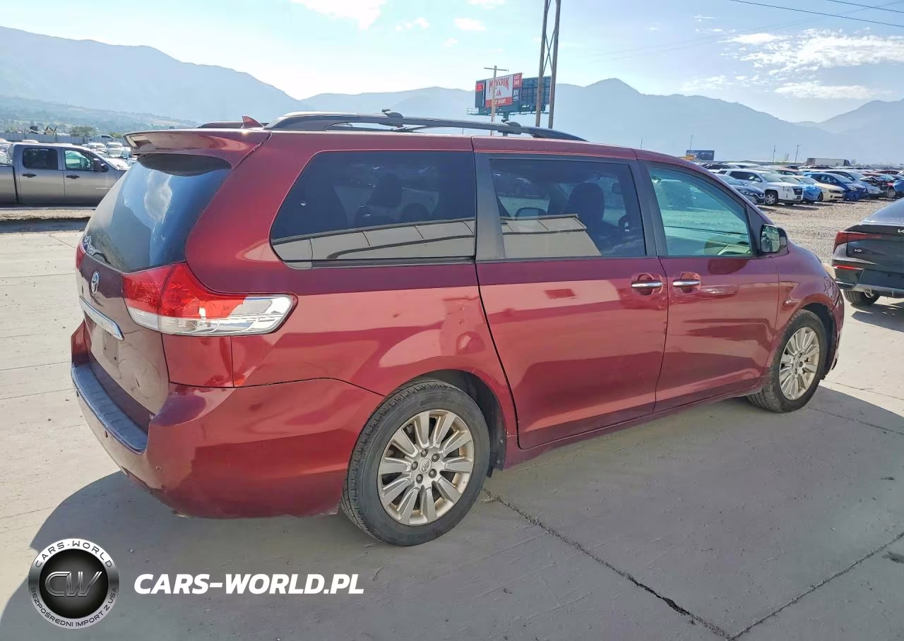 2011 Toyota Sienna Limited 7-Passenger VIN:5TDYK3DC2BS007566 - 3