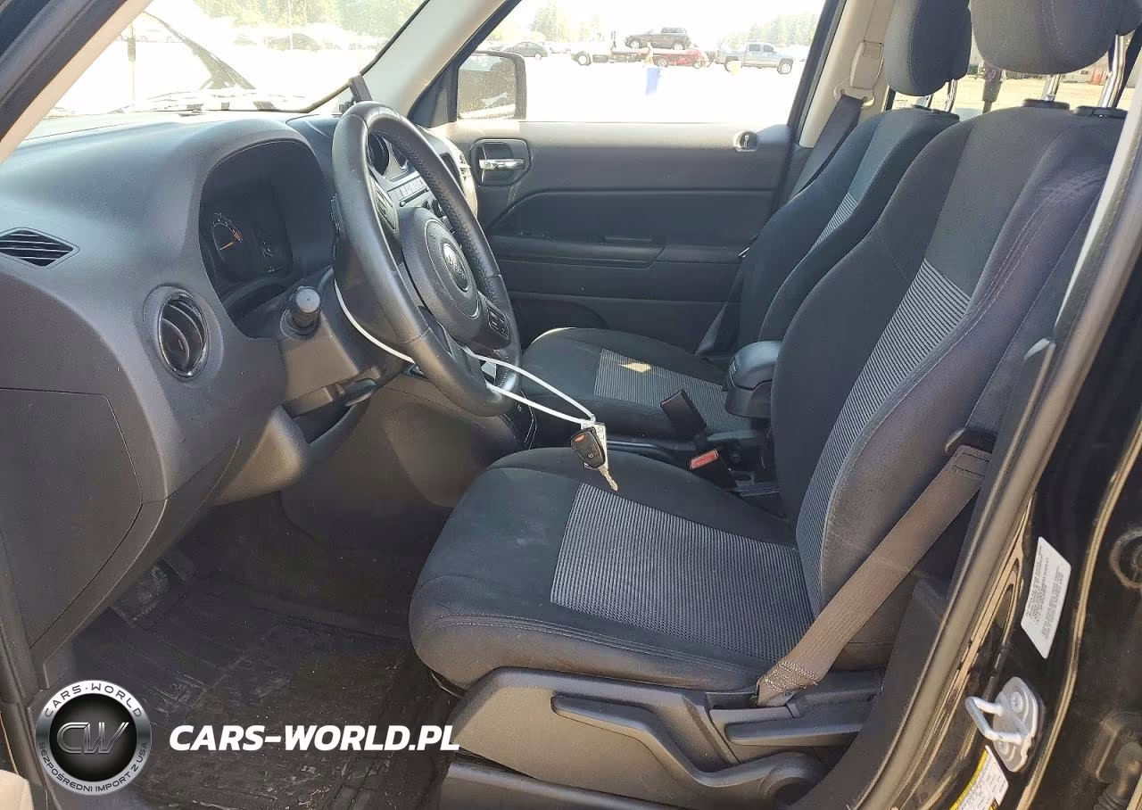 2016 Jeep Patriot Latitude VIN:1C4NJPFB8GD700193 - 7