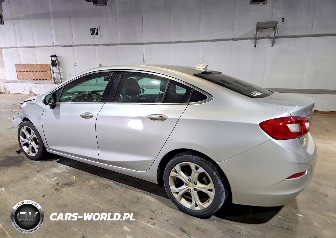 2018 Chevrolet Cruze Premier VIN:1G1BF5SMXJ7158271 - 2