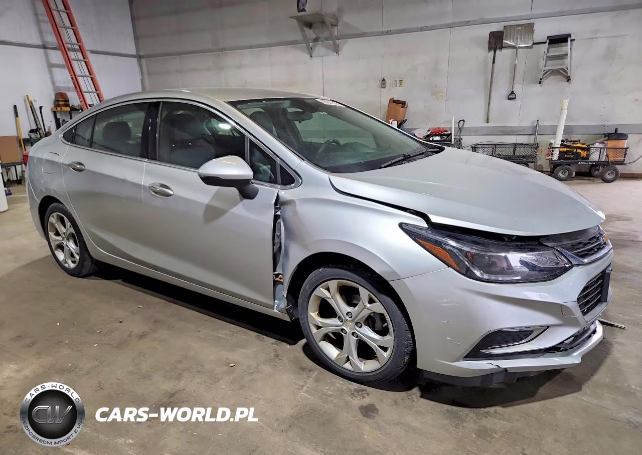 2018 Chevrolet Cruze Premier VIN:1G1BF5SMXJ7158271 - 4