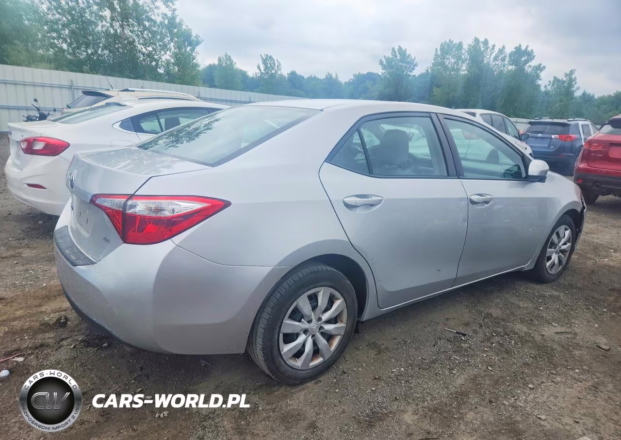 2015 Toyota Corolla Le VIN:2T1BURHE6FC465284 - 3