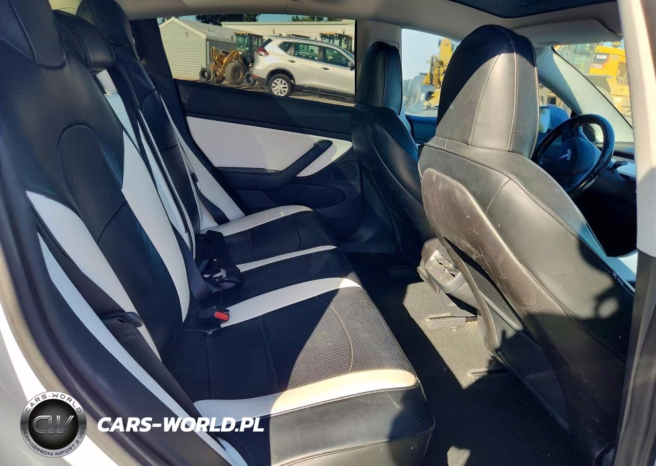 2018 Tesla Model 3 VIN:5YJ3E1EB8JF081573 - 10