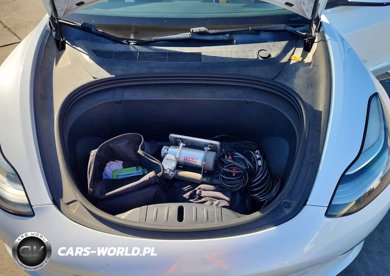2018 Tesla Model 3 VIN:5YJ3E1EB8JF081573 - 11