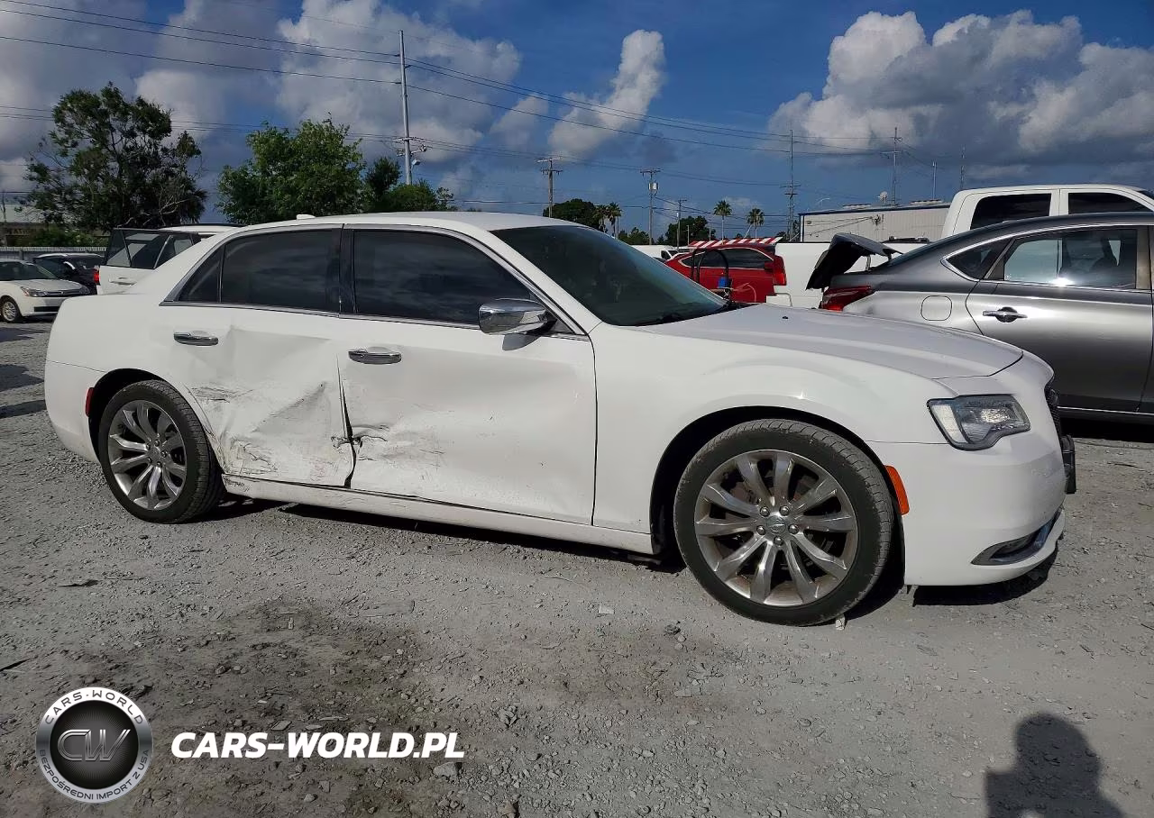 2019 Chrysler 300 Limited VIN:2C3CCAEG9KH698076 - 4