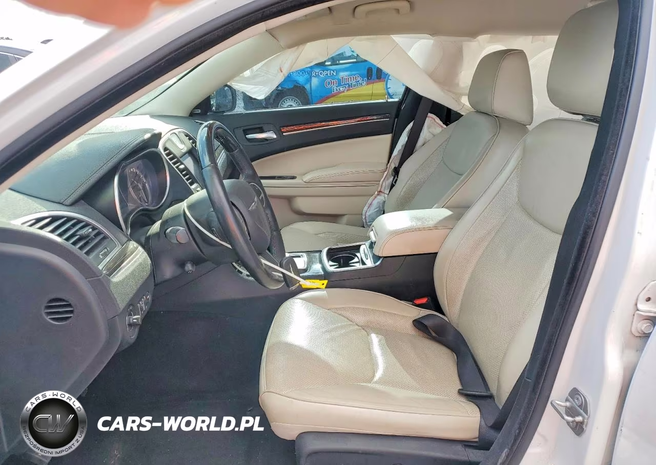 2019 Chrysler 300 Limited VIN:2C3CCAEG9KH698076 - 7