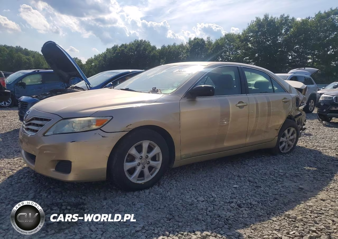 2010 Toyota Camry Le V6 – zdjęcie 1 z 12