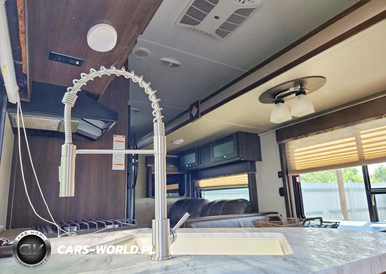 2018 Keystone Springdale Camper VIN:4YDF3002XJ3104110 - 6