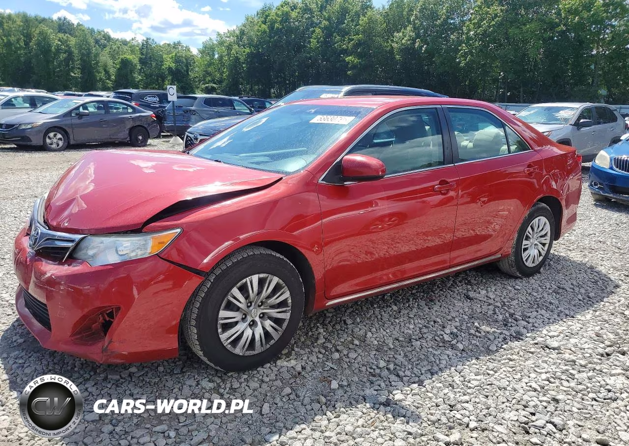 2014 Toyota Camry Le – zdjęcie 1 z 12