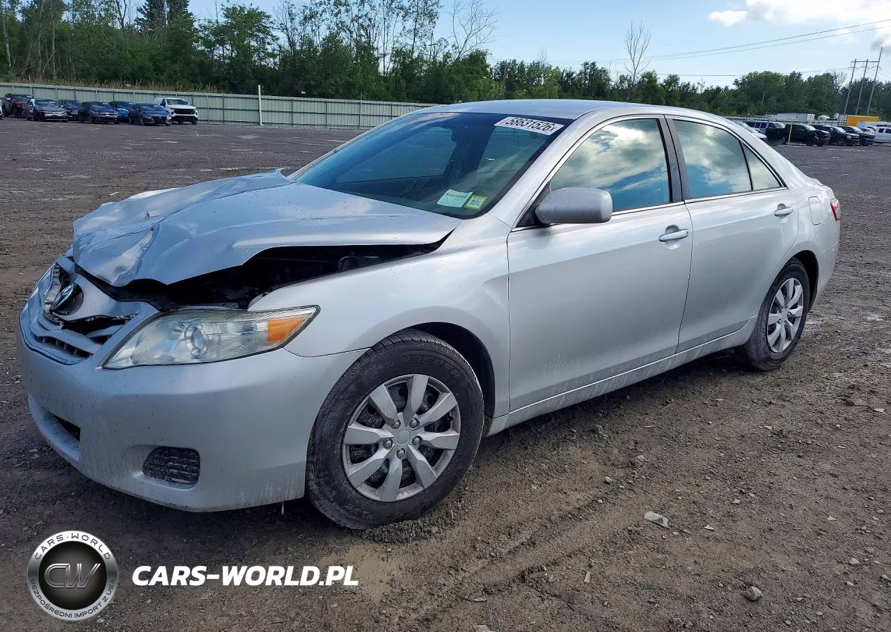 2010 Toyota Camry Le – zdjęcie 1 z 12