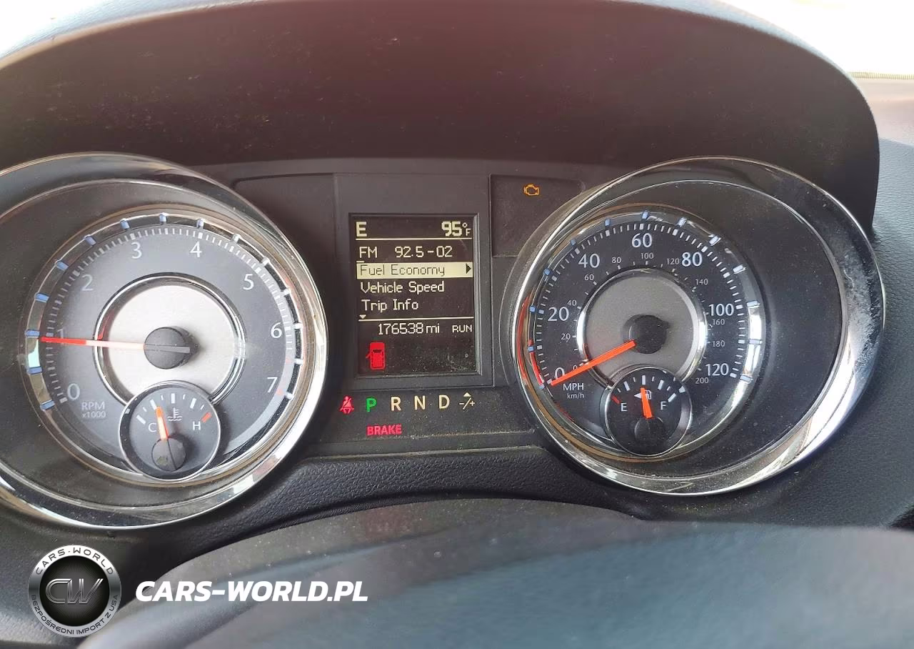 2014 Chrysler Town & Country Touring VIN:2C4RC1BG8ER445002 - 9