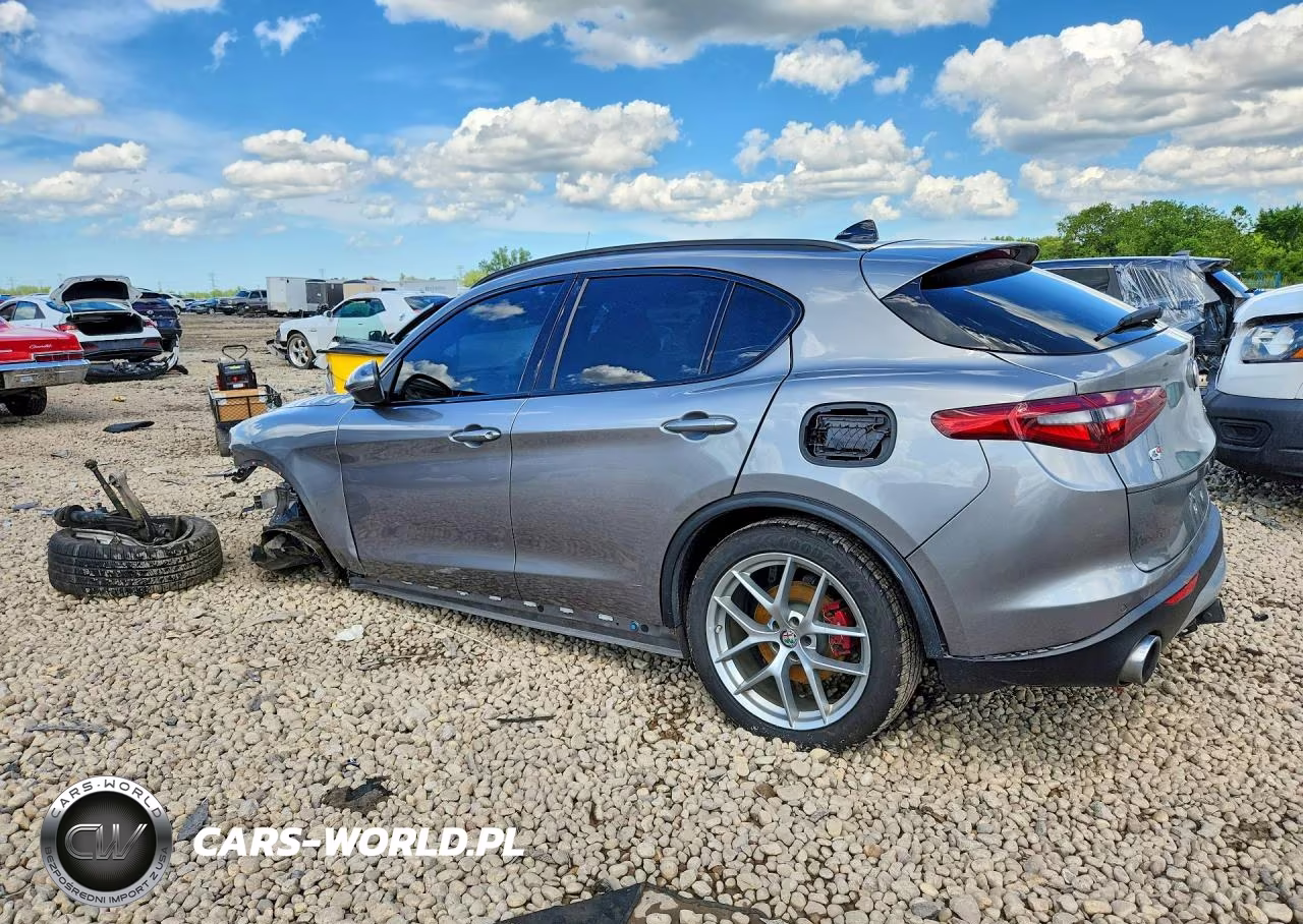 2018 Alfa Romeo Stelvio Ti Sport VIN:ZASFAKNN3J7C10647 - 2