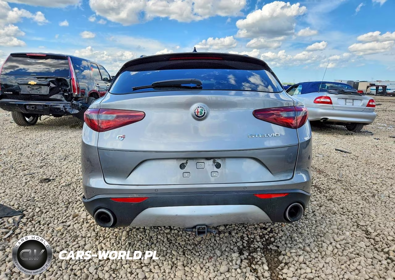 2018 Alfa Romeo Stelvio Ti Sport VIN:ZASFAKNN3J7C10647 - 6